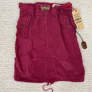 NWT DA-Nang woman’s red skirt M